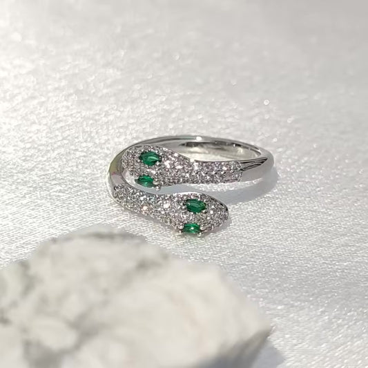 Snake design Green Eyes Ring